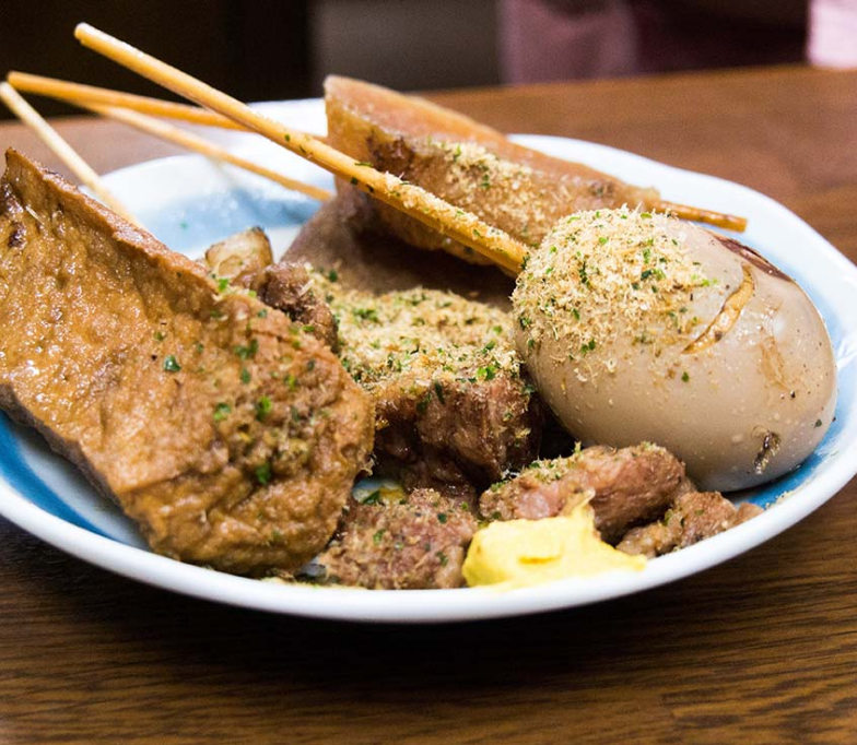 真っ黒な「しぞーかおでん」と歴史散策